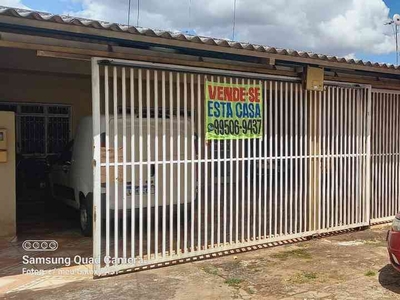 Casa com 3 quartos à venda no bairro Ceilândia Sul, 250m²