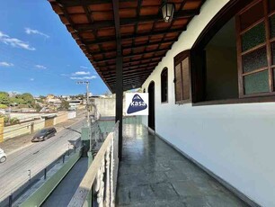 Casa com 3 quartos à venda no bairro Dom Bosco, 200m²