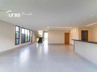 Casa com 3 quartos à venda no bairro Jardins Capri, 268m²