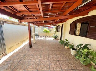 Casa com 3 quartos à venda no bairro Parque Amazônia, 420m²