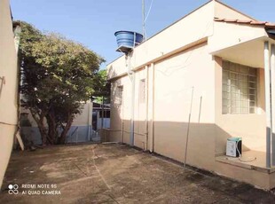 Casa com 5 quartos à venda no bairro Jardim Montanhês, 360m²
