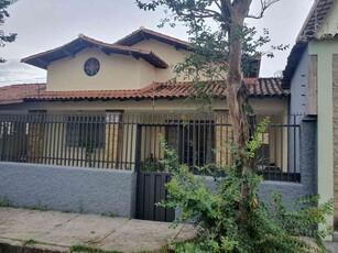 Casa com 8 quartos à venda no bairro Ipiranga, 360m²