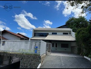 Casa no Bairro Ponta Aguda em Blumenau com 5 Dormitórios (3 suítes) e 710 m²