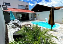 Linda Casa com Piscina AQUECIDA em Meia Praia Navegantes