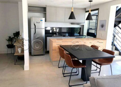 Studio estilo duplex, com uma cozinha gourmet na região do Itaim, travessa da Av. São Gabriel.