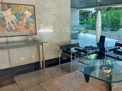 Apartamento para venda possui 225 metros quadrados com 4 quartos em Jaqueira - Recife - PE