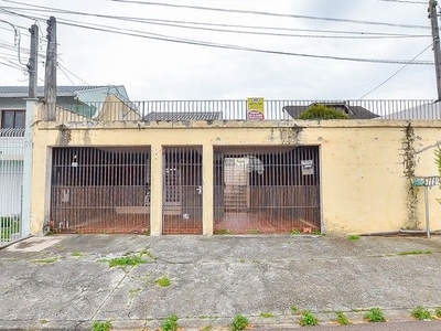 Casa para venda possui 208 metros quadrados com 4 quartos em Novo Mundo - Curitiba - PR