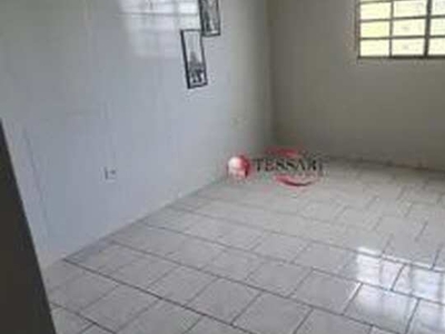 Aluga casa Jardim Monte Verde com 3 dormitórios sendo 1 tipo apartamento, sala 2 ambientes