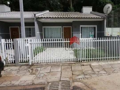 Casa com 03 quartos no bairro Gralha Azul