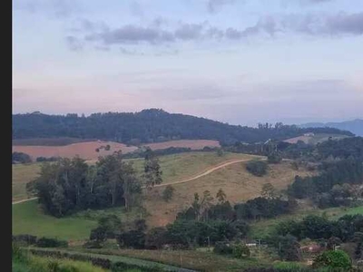 Construa seu Refúgio em Atibaia: Terreno Amplo com Poço Artesiano!