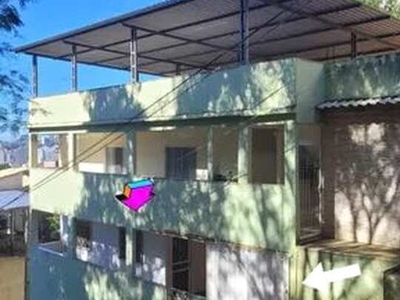 Vendo ótima Casa em Cachoeiro, bairro Vila rica, perto do centro, com 02 quartos e garagem