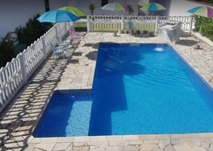 ESTÚDIO EM MARESIAS COM AR CONDICIONADO E PISCINA