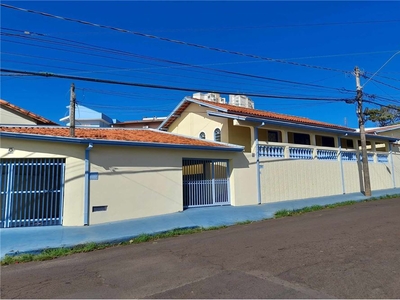 Casa em Jardim Bom Pastor, Botucatu/SP de 226m² 3 quartos à venda por R$ 528.000,00