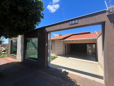 Casa em Santa Mônica, Londrina/PR de 250m² 3 quartos para locação R$ 3.500,00/mes