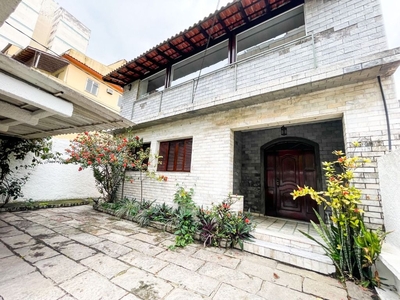 Casa em Santa Rosa, Niterói/RJ de 358m² 5 quartos para locação R$ 4.000,00/mes