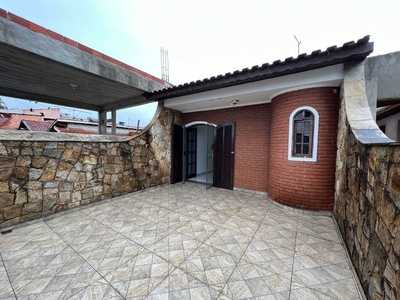 Sobrado em Alves Dias, São Bernardo do Campo/SP de 158m² 4 quartos à venda por R$ 629.000,00