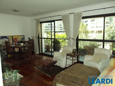 Apartamento à venda em Moema Pássaros com 140 m², 4 quartos, 3 suítes, 3 vagas