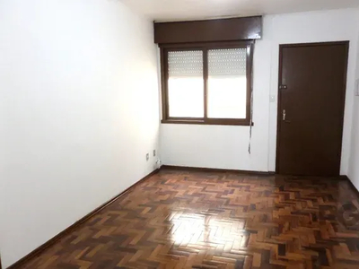 Ótimo apartamento no bairro Vila Ipiranga, desocupado, reformado, com 68m² privativos, de