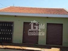 Casa à venda no bairro Jardim Primeiro de Maio em Sertãozinho