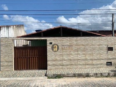 Casa à venda no bairro Rosa dos Ventos em Parnamirim
