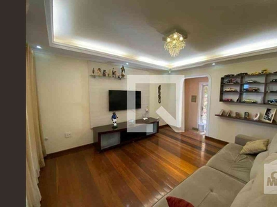 Casa com 3 quartos à venda no bairro Arvoredo, 318m²