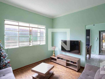 Casa com 4 quartos à venda no bairro Alípio de Melo, 360m²