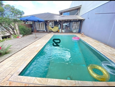 Casa no Bairro Água Verde em Blumenau com 4 Dormitórios (4 suítes)