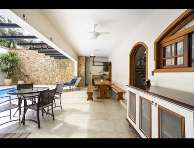 Casa no Bairro Valparaiso em Blumenau com 3 Dormitórios (1 suíte) e 650 m²
