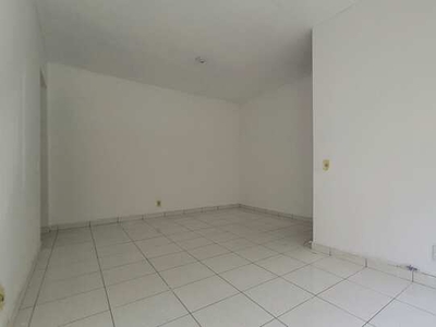 Apartamento em rua residencial, proximo a acesso da Linha Amarela, Comercio, Transporte, E