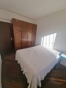 Excelente quarto individual em apto feminino no Floresta