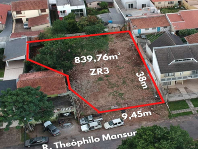 Terreno com 839,76 m² no Novo Mundo - Aceita permuta no local.