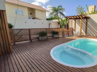 027 - Lindo Residencial com Piscina e Jacuzzi em Bombas