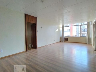 APARTAMENTO no 4º andar com 3 dormitórios e 1 garagem