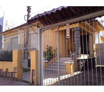 Casa mobiliada 4 qtos 2 banheiros no bairro Navegantes