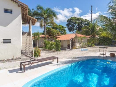 Residencial com 14 quartos, piscina, Wi-Fi, acomoda até 60 pessoas.