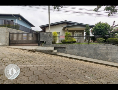 Casa no Bairro Itoupava Seca em Blumenau com 3 Dormitórios (1 suíte)