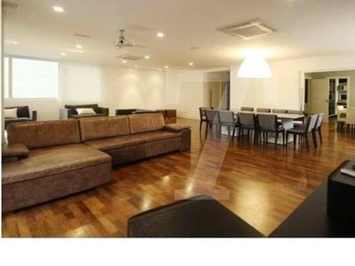 Apartamento à venda Alto Padrão reformado com 330m² no melhor do Itaim