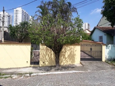 Casa excelente e aconchegante, bairro nobre, acesso fácil ao comércio e aos transportes.