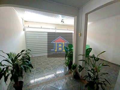 Casa com 4 Quartos e 3 banheiros à Venda, 181 m² por R$ 190.000