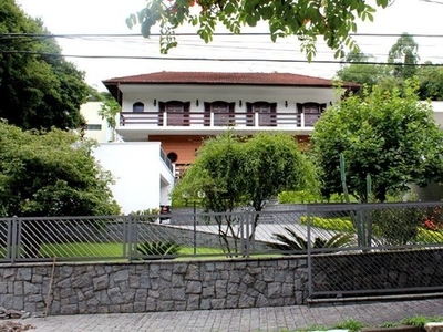 Casa de Condomínio com 4 Suítes à Venda em Arujazinho I, 600 m²