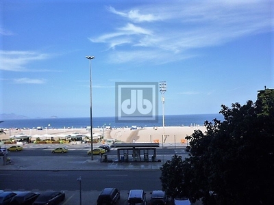 Copacabana- Atlântica- Posto 4- frontal mar- vista panorâmica- prédio renomado- 280m2- 3 q
