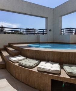 Que tal uma casa suspensa com piscina privativa ?