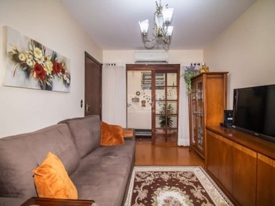 Excelente casa de 289 m² de área privativa, com 3 dormitórios, sendo 1 suíte, banheiro social, 4 salas, sendo uma com lareira, espaço gourmet com churrasqueira, cozinha, banheiro auxiliar, área de ser