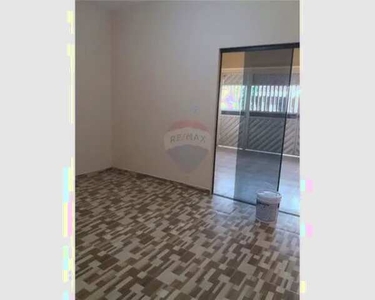 ALUGA-SE CASA COM 2/4, 1 VAGA, DE 135m² EM ICOARACI