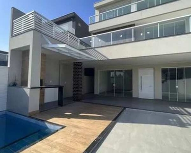 Casa à venda em Condomínio fechado, 3 suítes, piscina e varanda gourmet!