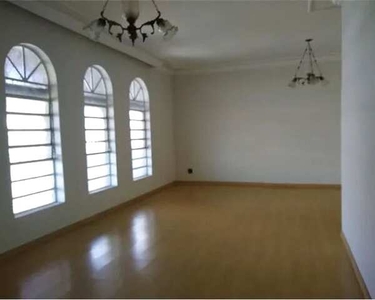 Casa com 3 dormitórios para alugar, 160 m² por R$ 3.200,00/mês - Vila Independência - Pira