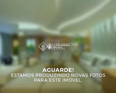 PORTO ALEGRE - Apartamento Padrão - Camaquã