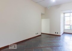 APARTAMENTO no 6º andar com 2 dormitórios