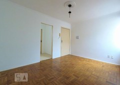 APARTAMENTO no 1º andar com 2 dormitórios