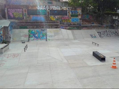 Pista De Skate A Venda, Com Construção De Lanchonete De 96mt,area De Segundo Andar 45mt